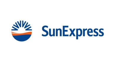 Fotoğrafta beyaz font üstüne Sun Express logosu görülmekte.