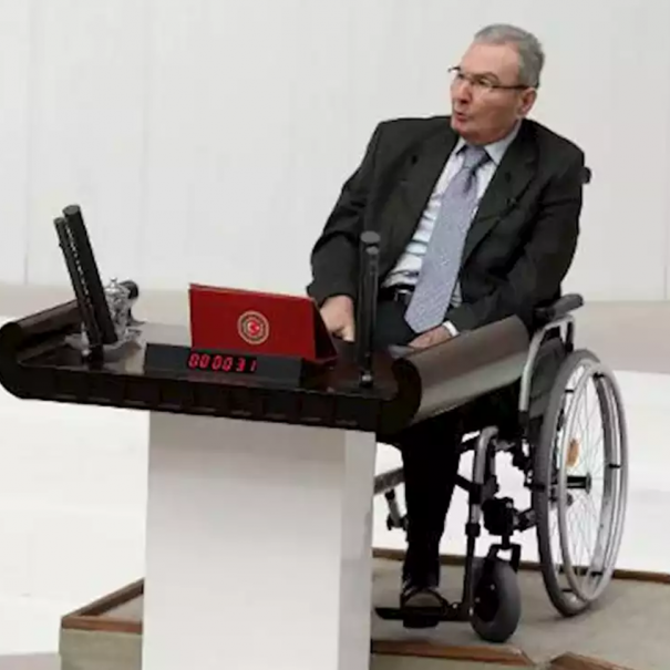 Sağlık Bakanı Fahrettin Koca Deniz Baykal’ı Ziyaret Etti Sağlık Bakanı Fahrettin Koca Deniz Baykal’ı Ziyaret Etti