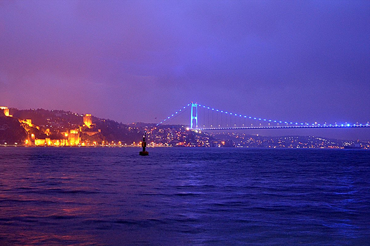 İstanbul Otizm Farkındalığı İçin Maviye Büründü İstanbul Otizm Farkındalığı İçin Maviye Büründü
