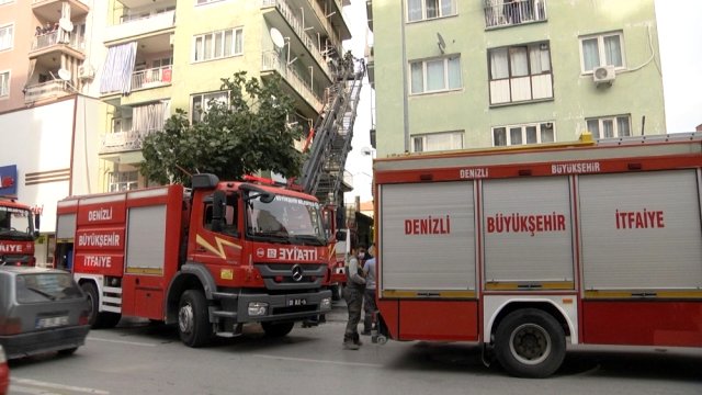 Denizli’de Kıyafetleri Alev Alan Engellinin Evinde Yangın Çıktı Denizli’de Kıyafetleri Alev Alan Engellinin Evinde Yangın Çıktı