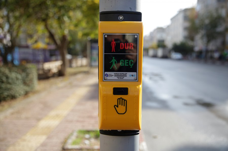 Antalya’da Görme Engelliler için Trafikte Sesli Uyarı Sistemi Hayata Geçirildi Antalya’da Görme Engelliler için Trafikte Sesli Uyarı Sistemi Hayata Geçirildi