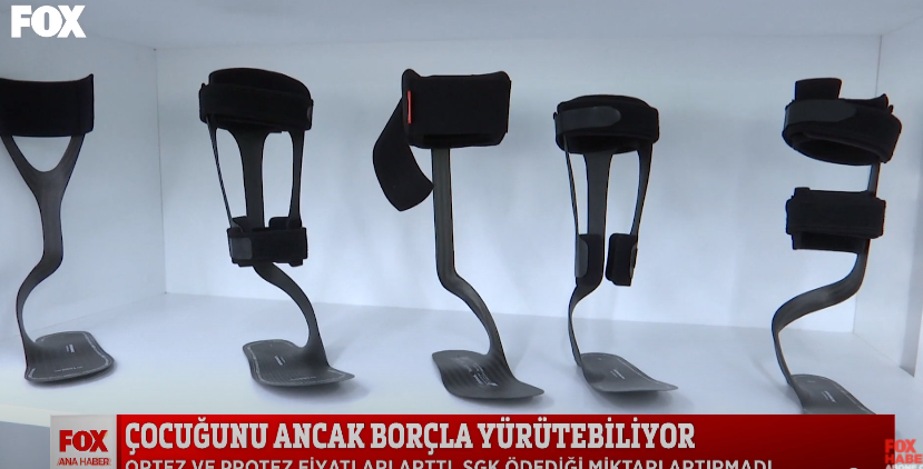 Yan yana bulunan 5 adet protez.