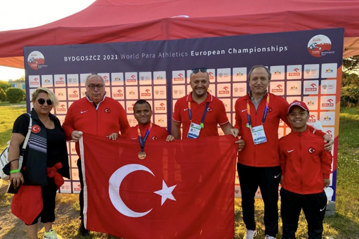 Ömer Faruk İlkin’den Bronz Madalya Ömer Faruk İlkin’den Bronz Madalya