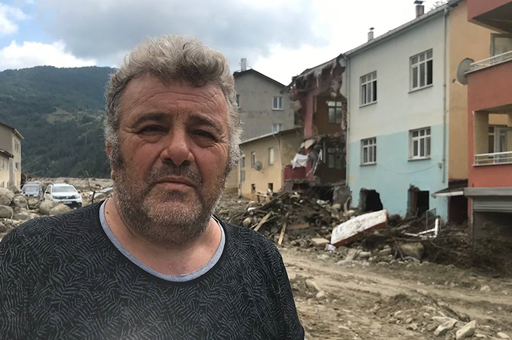 Selde Engelli Komşusunu Kurtaran Mahmut Kabakaya Yaşadıklarını Anlattı Selde Engelli Komşusunu Kurtaran Mahmut Kabakaya Yaşadıklarını Anlattı