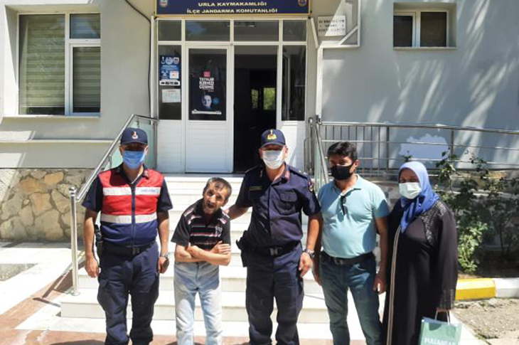 İzmir’de Kaybolan Engelli “Sevgi İzi” Dövmesiyle Bulundu İzmir’de Kaybolan Engelli “Sevgi İzi” Dövmesiyle Bulundu