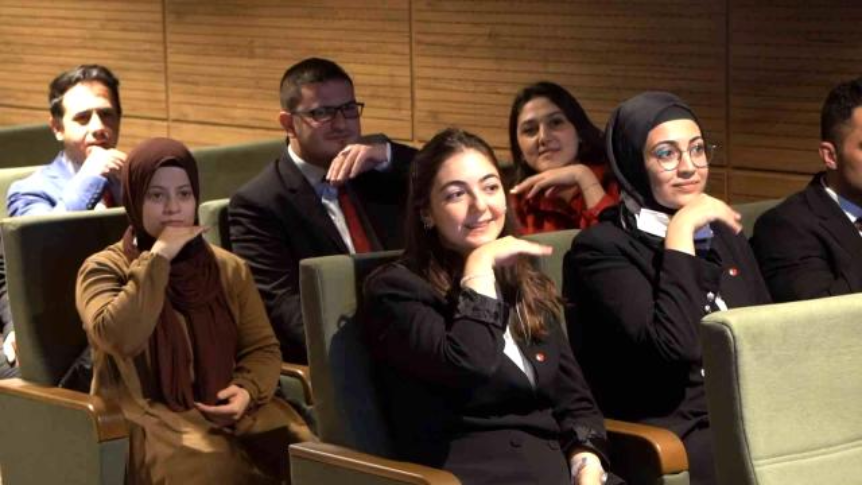 Panorama Müzesi Çalışanlarına İşaret Dili Eğitimi Panorama Müzesi Çalışanlarına İşaret Dili Eğitimi