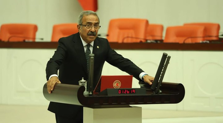 Milletvekili Baha Ünlü Yanına Gelen Engelliyi Kovdu! Milletvekili Baha Ünlü Yanına Gelen Engelliyi Kovdu!