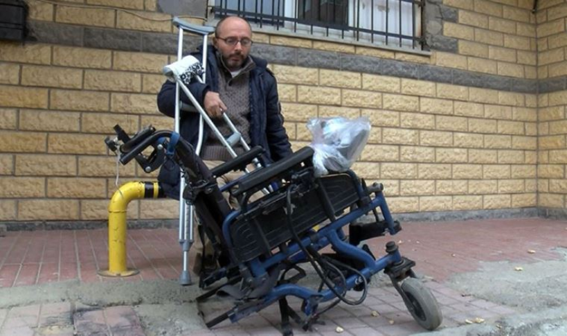 Ümraniye’de Akülü Sandalyesi Çalınan Kişiye Yeni Aracı Teslim Edildi