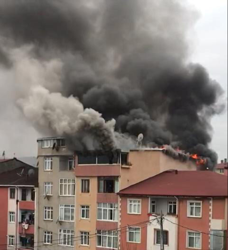 Çatı Yangınında Mahsur Kalan Engelli Çocuk Vefat Etti Çatı Yangınında Mahsur Kalan Engelli Çocuk Vefat Etti