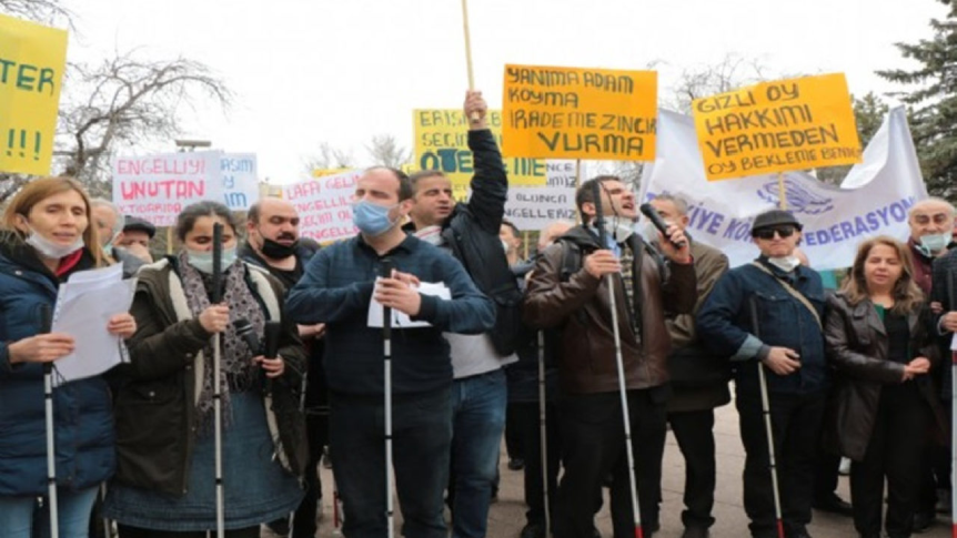 Görme Engellilerden Meclis’te Erişilebilir Seçim Eylemi Görme Engellilerden Meclis’te Erişilebilir Seçim Eylemi