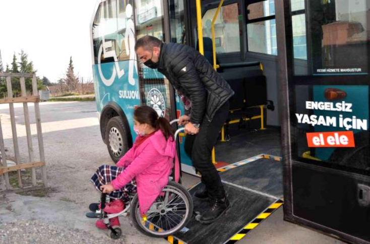 Suluova Belediye Minibüsü Sadece Engelli Öğrencileri Taşıyor
