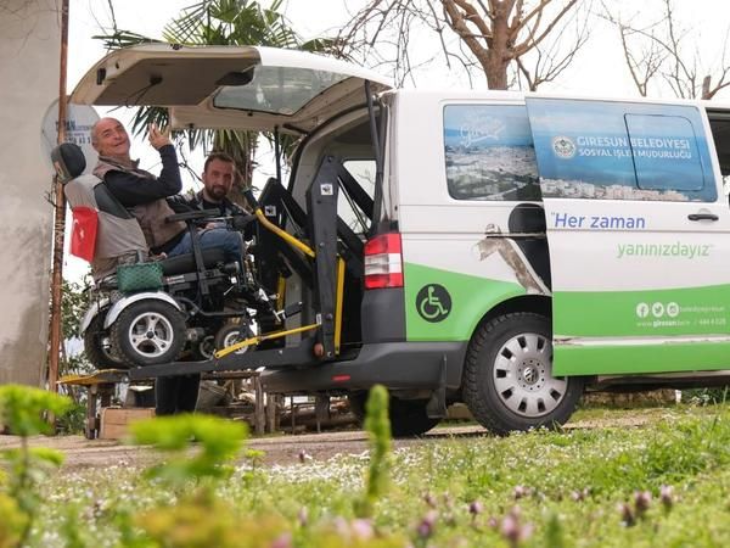 Giresun Belediyesi Nakil Servis Aracıyla Engellilerin Ulaşımını Sağlıyor Giresun Belediyesi Nakil Servis Aracıyla Engellilerin Ulaşımını Sağlıyor