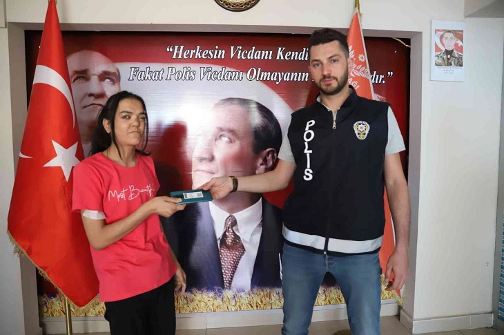 Engelli Vatandaşın Telefonunu Çalan Hırsız Yakalandı Engelli Vatandaşın Telefonunu Çalan Hırsız Yakalandı