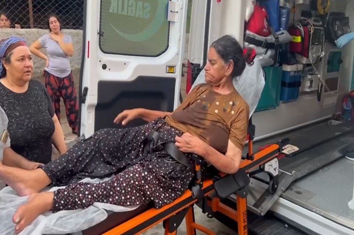 Antalya’da Felçli Kadını Alevler Arasından Komşusu Kurtardı