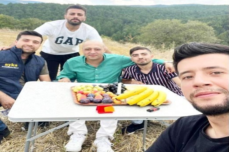 Kanser Tedavisi Gören Gazeteci Gence Arkadaşlarından Sürpriz Kanser Tedavisi Gören Gazeteci Gence Arkadaşlarından Sürpriz