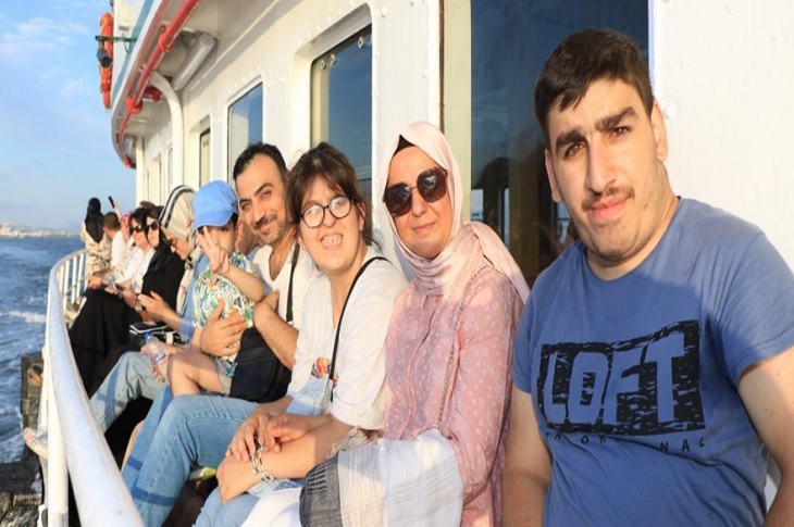 Kocaeli’de Yaşlı ve Özel Bireylere Mehtap Turu Kocaeli’de Yaşlı ve Özel Bireylere Mehtap Turu