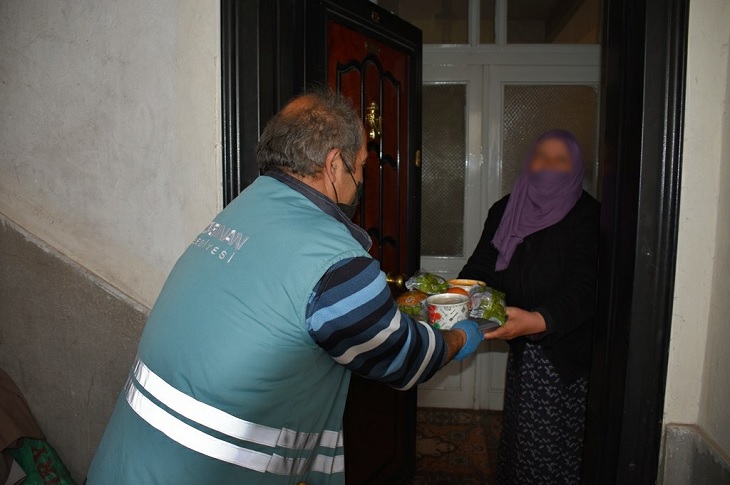 Kocasinan Belediyesi’nden Yaşlı ve Engellilere Yemek Hizmeti Kocasinan Belediyesi’nden Yaşlı ve Engellilere Yemek Hizmeti