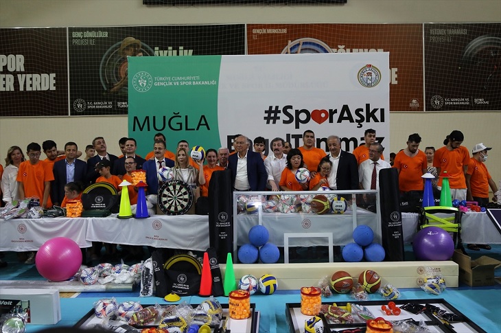 Muğla’da Engelli Öğrencilere Spor Malzemeleri Dağıtıldı