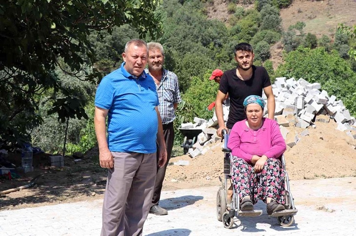Nazilli Belediyesi Engelli Güler’in Ev Yolunu Yeniledi Nazilli Belediyesi Engelli Güler’in Ev Yolunu Yeniledi