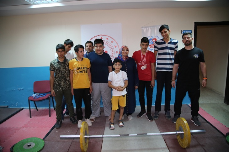 Oğullarına Spor Yaptırmak İsterken Engelli Gençlerin “Işığı Oldular” Oğullarına Spor Yaptırmak İsterken Engelli Gençlerin “Işığı Oldular”