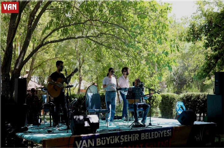 Van Büyükşehir Belediyesi Bedensel Engellileri ve Ailelerini Ağırladı Van Büyükşehir Belediyesi Bedensel Engellileri ve Ailelerini Ağırladı