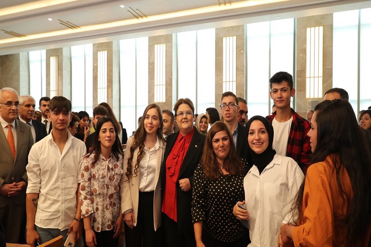 Devlet Korumasında Yetişen 958 Genç, Kamu Kurumlarına Atandı Devlet Korumasında Yetişen 958 Genç, Kamu Kurumlarına Atandı