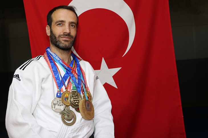 Erkan Esenboğa, İşitme Engeline Rağmen Judoda Şampiyonluklara Uzandı