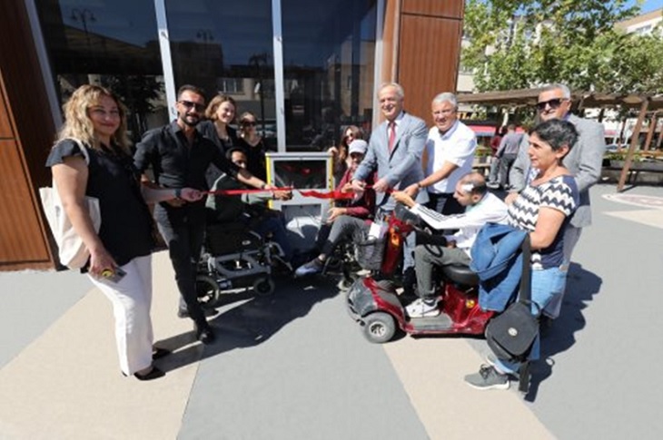 Narlıdere Belediyesi’nden Engelli Bireyler İçin Şarj İstasyonu