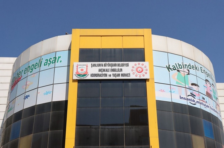 Şanlıurfa Büyükşehir Belediyesi’nden Akçakale’ye Engelsiz Yaşam Merkezi Şanlıurfa Büyükşehir Belediyesi’nden Akçakale’ye Engelsiz Yaşam Merkezi