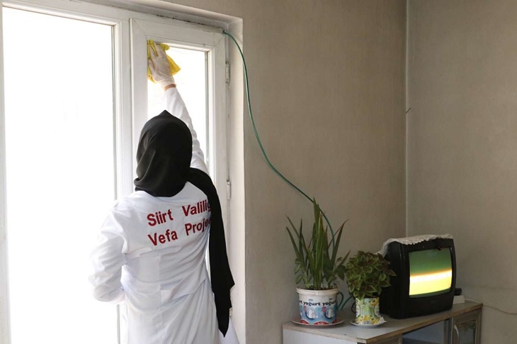 Siirt’te Bakıma Muhtaç Yaşlı ve Engellilerin İhtiyaçları Karşılanıyor Siirt’te Bakıma Muhtaç Yaşlı ve Engellilerin İhtiyaçları Karşılanıyor