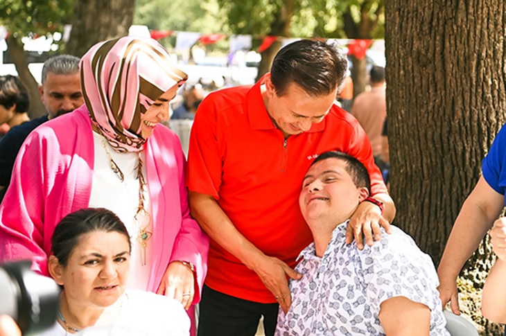 Tuzla Belediye Başkanı, Engelli Bireylerle Piknik Programında Bir Araya Geldi Tuzla Belediye Başkanı, Engelli Bireylerle Piknik Programında Bir Araya Geldi