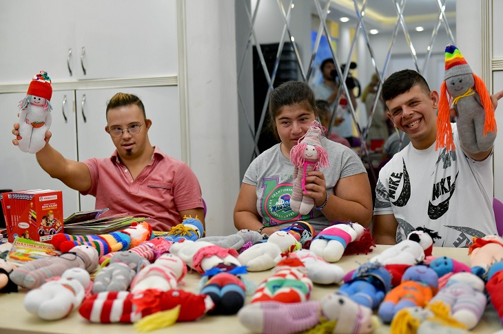 Antalya’da Özel Çocuklar, Eski Çorapları Bebeğe Dönüştürdü