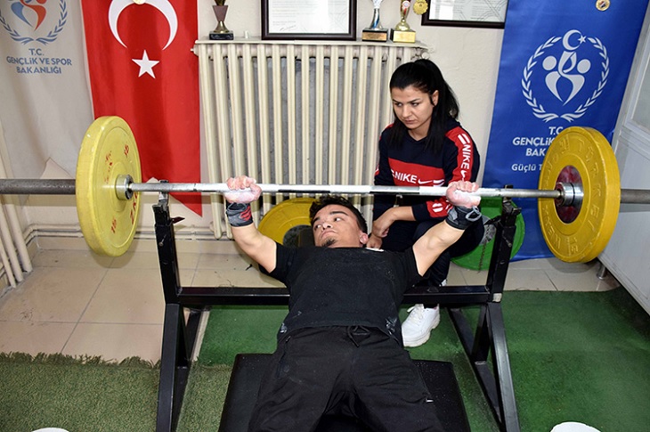 Avrupa Rekortmeni Bedensel Engelli Milli Haltercinin Hedefi Dünya Şampiyonluğu Avrupa Rekortmeni Bedensel Engelli Milli Haltercinin Hedefi Dünya Şampiyonluğu