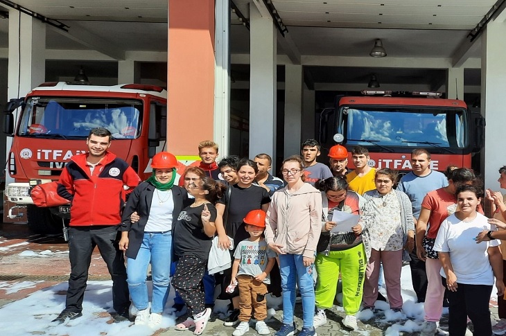 Özel Çocuklar, Kocaeli İtfaiye Binasını Gezerek Bilgi Aldı Özel Çocuklar, Kocaeli İtfaiye Binasını Gezerek Bilgi Aldı