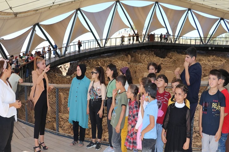 Şanlıurfa’da İşitme Engelli Öğrencilere Kültür Gezisi Şanlıurfa’da İşitme Engelli Öğrencilere Kültür Gezisi