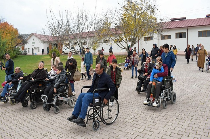 Malatya’da Engelli Çocuklara Sultansuyu Harası Sürprizi Malatya’da Engelli Çocuklara Sultansuyu Harası Sürprizi