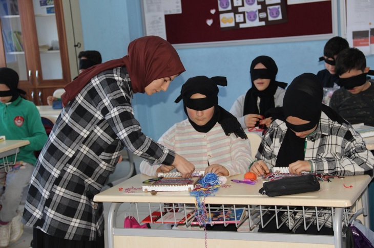 Sivas’ta Öğrenciler 1 Saatliğine Engelli Oldu Sivas’ta Öğrenciler 1 Saatliğine Engelli Oldu