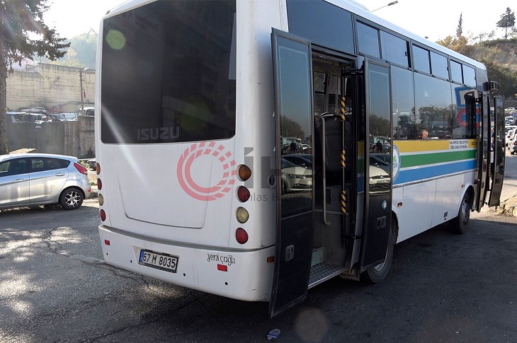 Zonguldak’ta Yaşlı Kadın Seyir Halindeki Otobüsten Düşerek Yaralandı