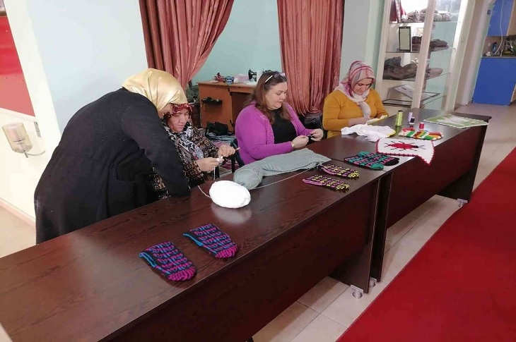 Samsun’da Şehit ve Gazi Ailelerine El Sanatları Kursu Samsun’da Şehit ve Gazi Ailelerine El Sanatları Kursu