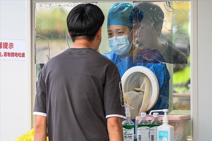 Çin, Kovid-19 Salgınında Hasta Sayısı ve Ölümlerin Azaldığını Bildirdi