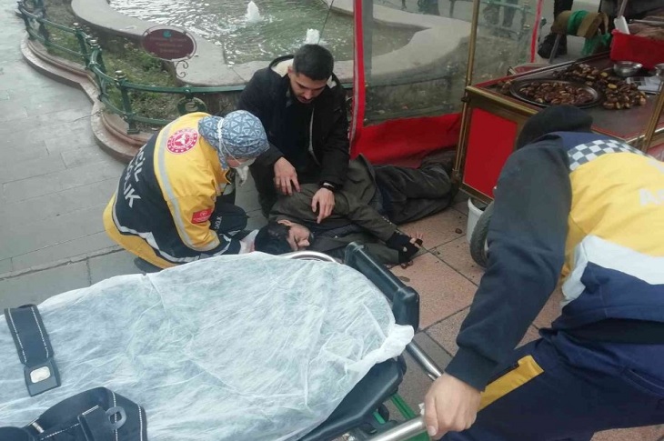 Eskişehir’de Epilepsi Krizi Geçiren Kestanecinin Yardımına Koştular