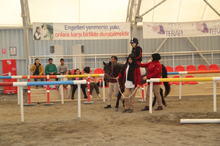Şanlıurfa’da Atla Terapi Merkezi 5 Bin Engelli Çocuğun Tedavisine Destek Oldu Şanlıurfa’da Atla Terapi Merkezi 5 Bin Engelli Çocuğun Tedavisine Destek Oldu