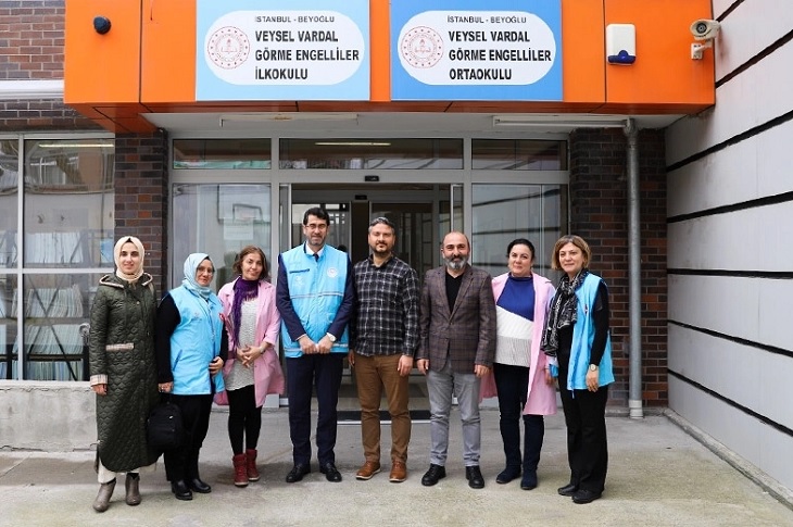 TDV, Sarıyer’de Görme Engelli Öğrencilere Baston Hediye Etti TDV, Sarıyer’de Görme Engelli Öğrencilere Baston Hediye Etti