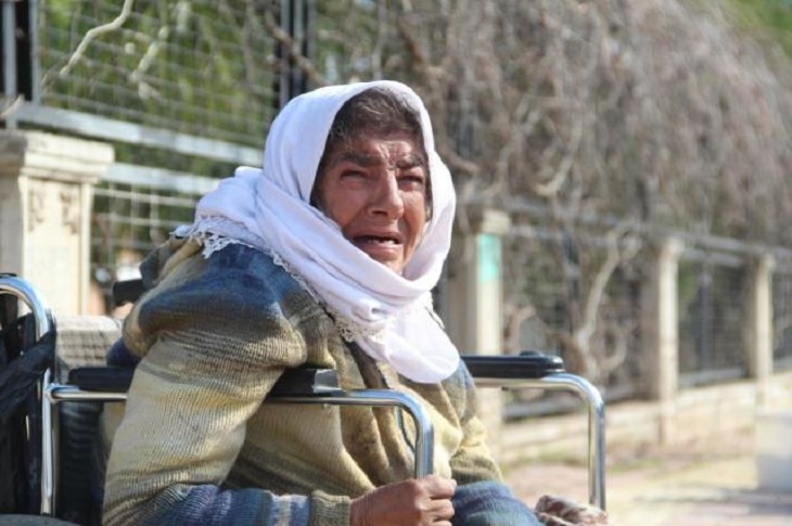Antalya’da Engelli Anne ve Oğlu, Yanan Evlerini Gözyaşları İçinde İzledi