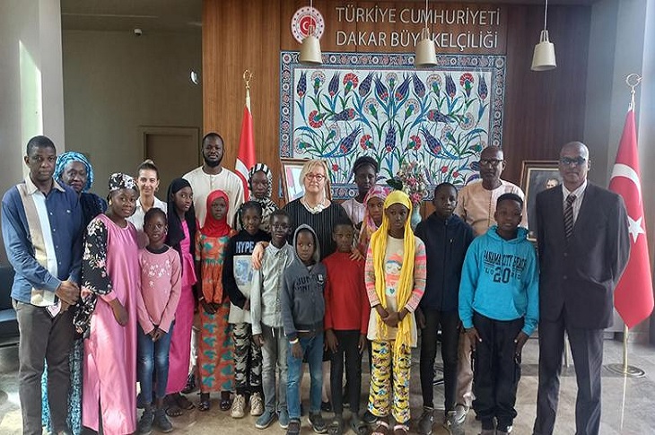 Senegal’de İşitme Engelli Öğrenciler Harçlıklarını Bağışladı