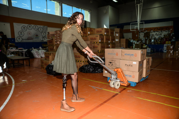 Engelli Öğrenci Çiğdem Sayın Yardım Gönüllüsü Olarak Çalışıyor