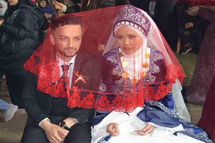Denizli’de İşitme Engelli Türk Damat ile Endonezyalı Gelin Evlendi