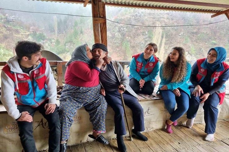 Gazipaşa ‘Vefa Birimi’ Ekipleri İhtiyaç Sahiplerinin Hizmetine Koşuyor Gazipaşa ‘Vefa Birimi’ Ekipleri İhtiyaç Sahiplerinin Hizmetine Koşuyor