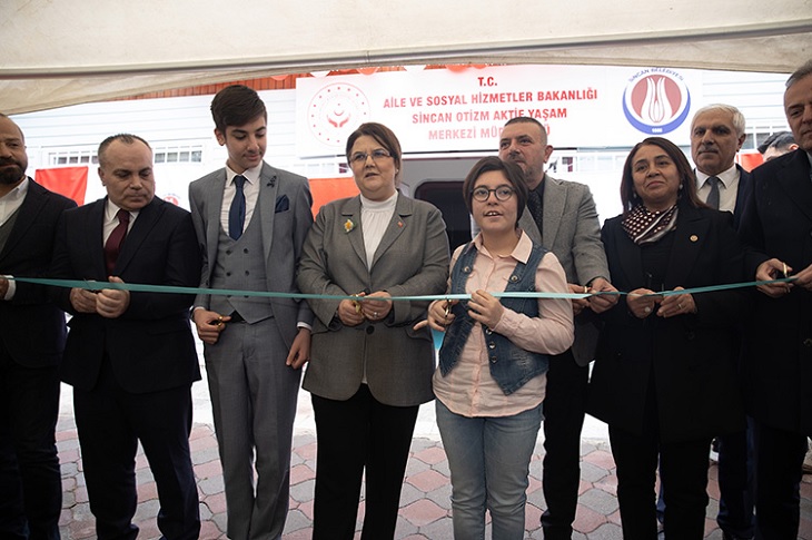 Bakan Yanık, Otizmli Bireylere Yönelik 2. Ulusal Eylem Planı’nı Açıkladı Bakan Yanık, Otizmli Bireylere Yönelik 2. Ulusal Eylem Planı’nı Açıkladı