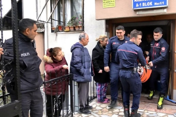 İstanbul’da, Evde Yere Düşen Yaşlı Kadını 3 Gün Sonra İtfaiye Kurtardı